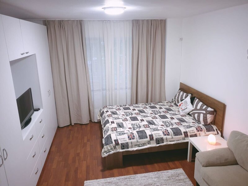 Parcul Sebastian, garsoniera 36 mp, bloc 1989